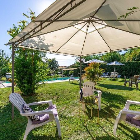 Villa Gabriella Apartments Лука Екстериор снимка